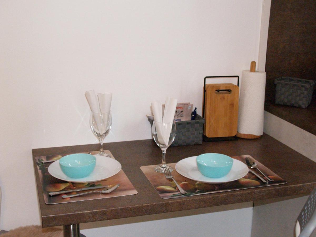 Lg Tiny Apartment Korneuburg Exterior photo