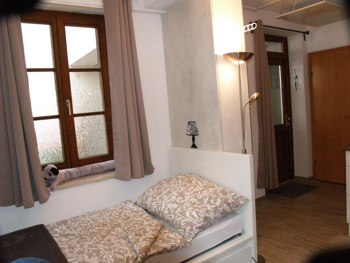 Lg Tiny Apartment Korneuburg Exterior photo