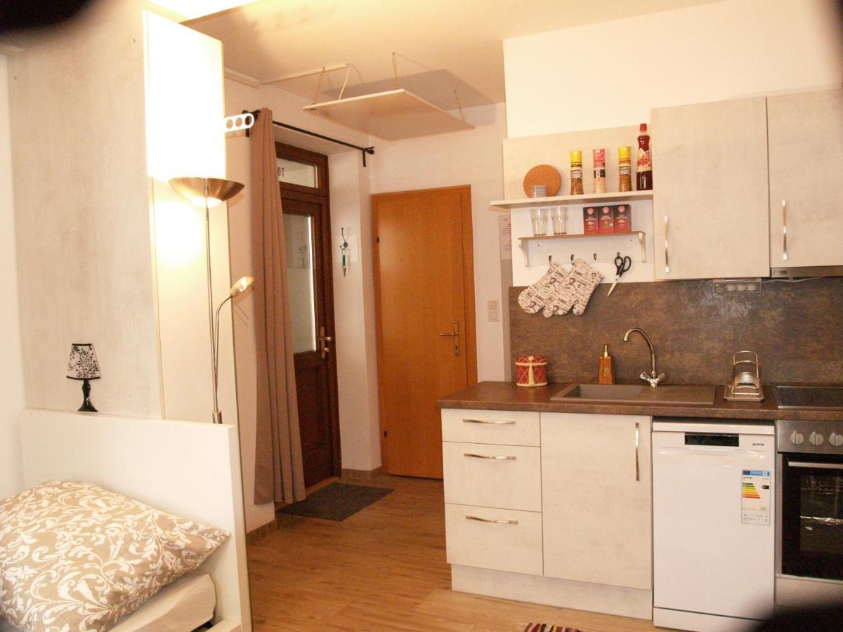 Lg Tiny Apartment Korneuburg Exterior photo