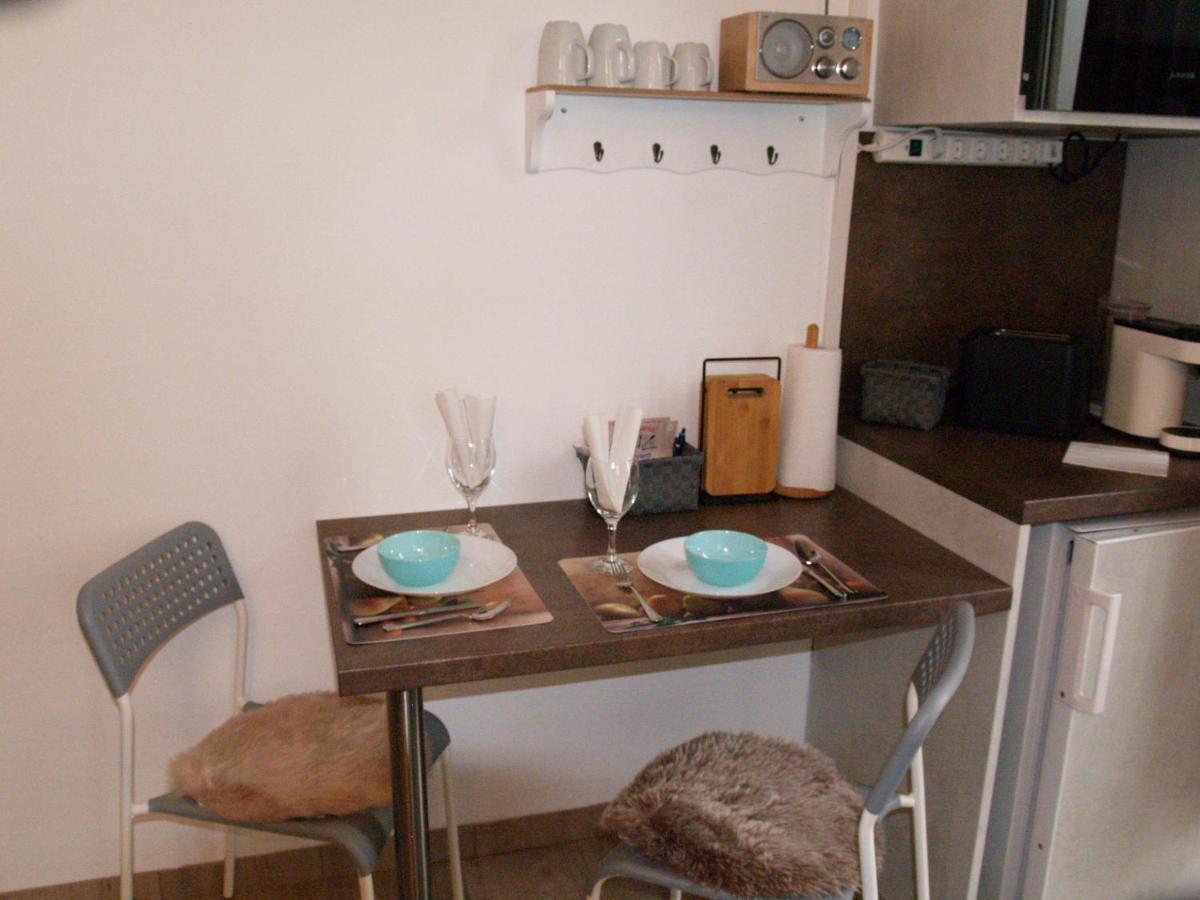 Lg Tiny Apartment Korneuburg Exterior photo